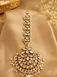 Noorika Pearl Kundan Maang Tikka