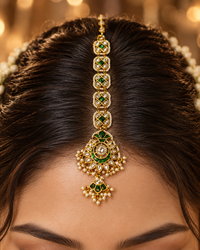 Zariya Emerald Jadau Maang Tikka