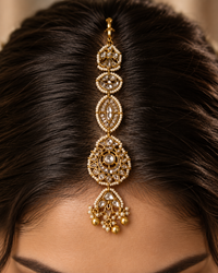 Jadau maang tika with seed pearl beads